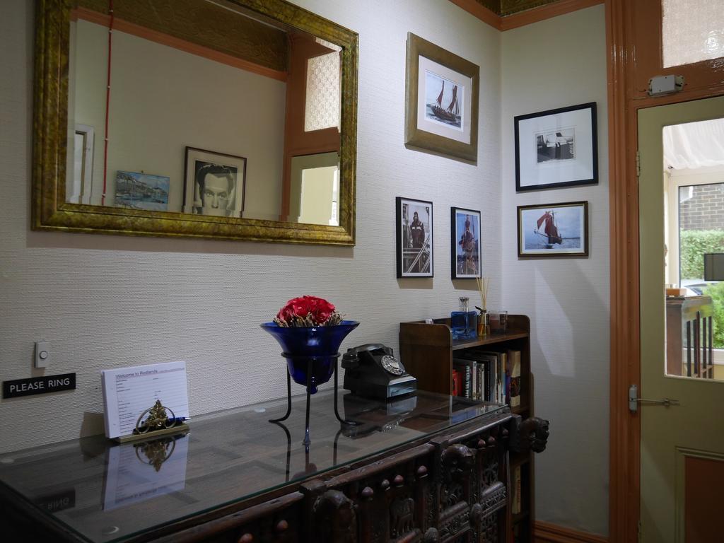 Redlands Hotel Бриксам Екстериор снимка