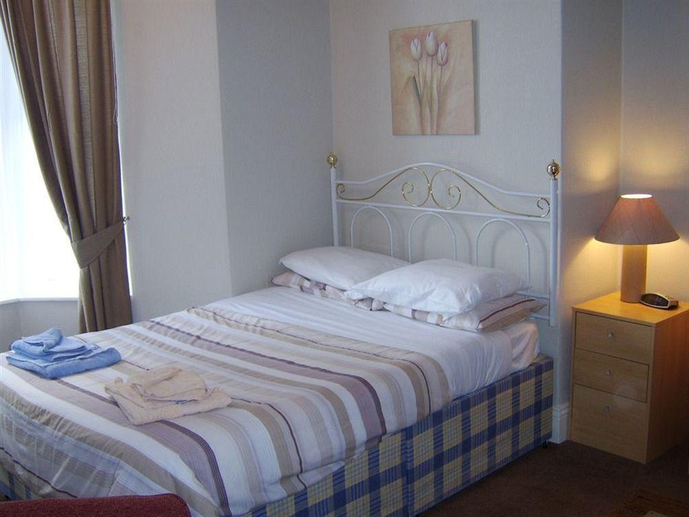 Redlands Hotel Бриксам Екстериор снимка