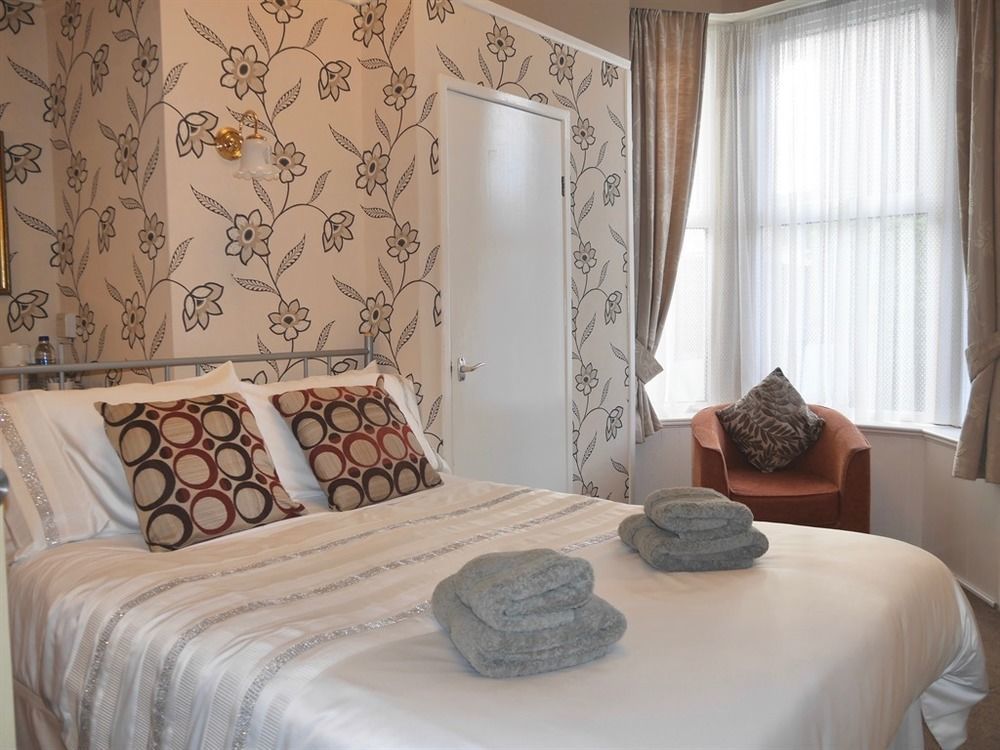 Redlands Hotel Бриксам Екстериор снимка
